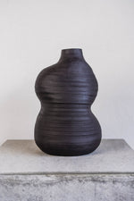 Load image into Gallery viewer, Vessel no.1 - curvy lady
