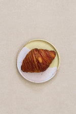 Load image into Gallery viewer, Snack plate - banana &amp; dusty pink
